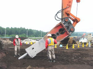超大型油圧ブレーカー